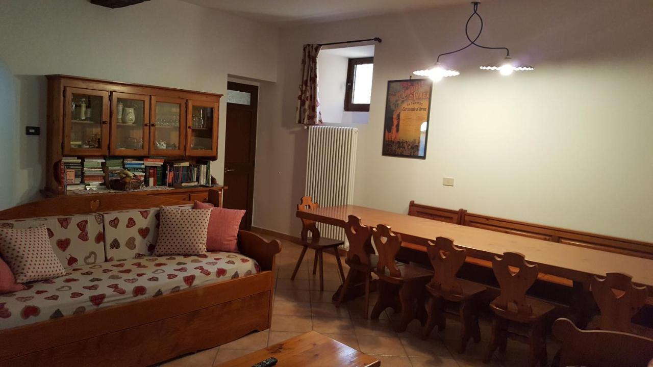 La Taverna Di Tony Bed & Breakfast Montalto Dora Екстериор снимка