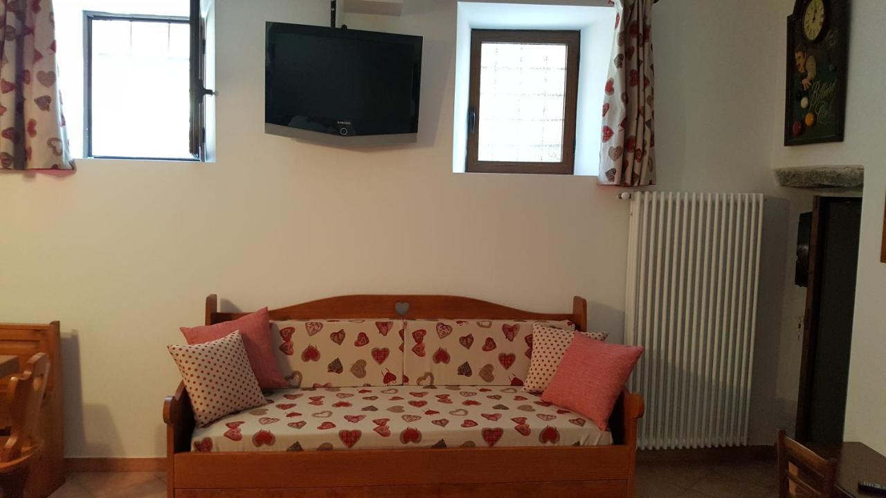 La Taverna Di Tony Bed & Breakfast Montalto Dora Екстериор снимка
